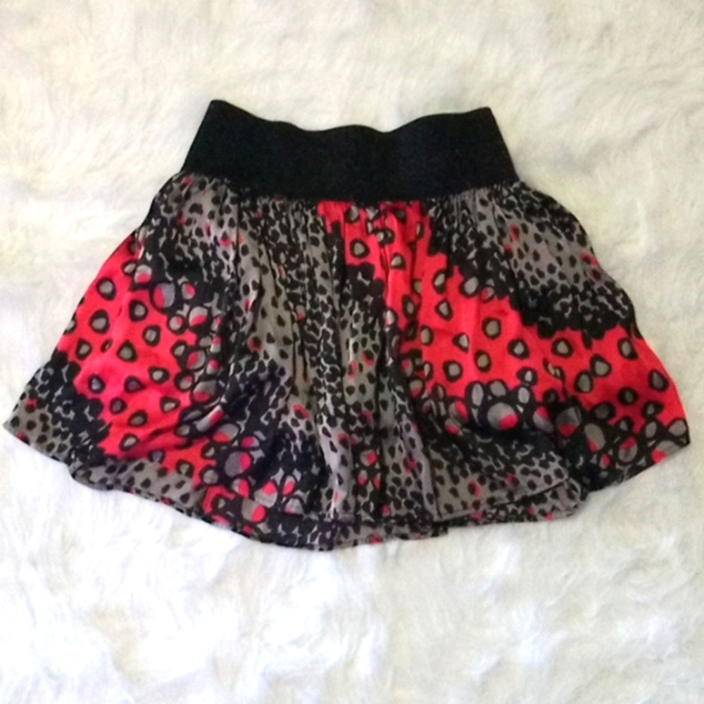 Short skirt - Picture 1 of 1